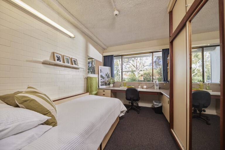 Community based student in Gatton UQ Res